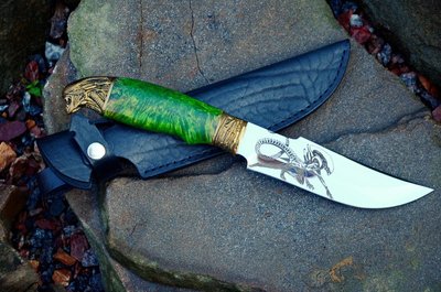 Нож ручной работы "Чужой в зеленом" с гравировкой, в капе  Н0013 фото
